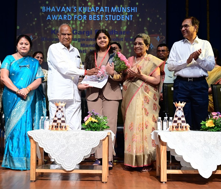 Ms. Gargi Dhandare Bhavan’s K M Munshi Award for Best student 2024